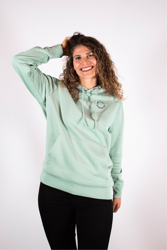 Model Oberkörperaufnahme, Produkt Hoodie, Motiv Seek first the Kingdom, Farbe Aloe