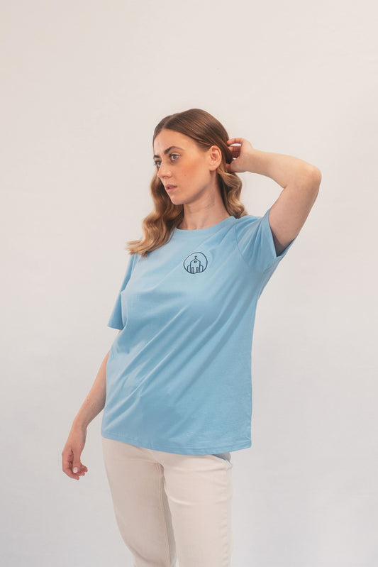 Model Oberkörperaufnahme, Produkt T-Shirt, Motiv Church, Farbe Blue Soul