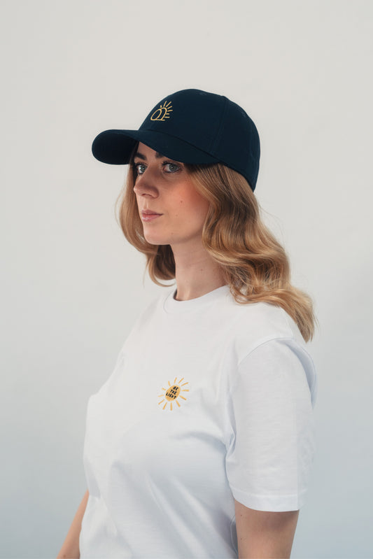 Model Kopfaufnahme 2, Produkt Baseball Cap, Motiv Empty Grave, Farbe Navy