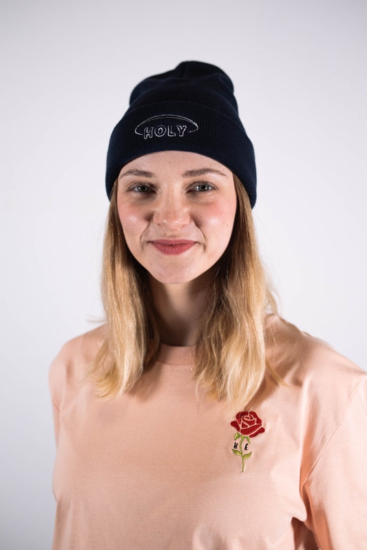 Model Kopfaufnahme 2, Produkt Rip Beanie, Motiv Holy, Farbe French Navy