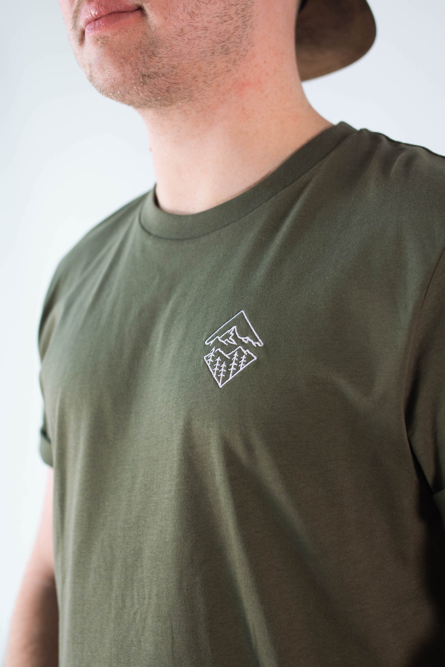 Model Nahaufnahme, Produkt T-Shirt, Motiv Glaube versetzt Berge, Farbe Khaki