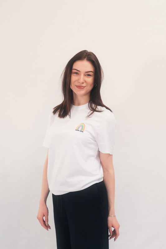 Minimalistische Mode, die inspiriert – Bio-Shirt Promise Keeper mit spirituellem Design auf White für bewusste Träger:innen