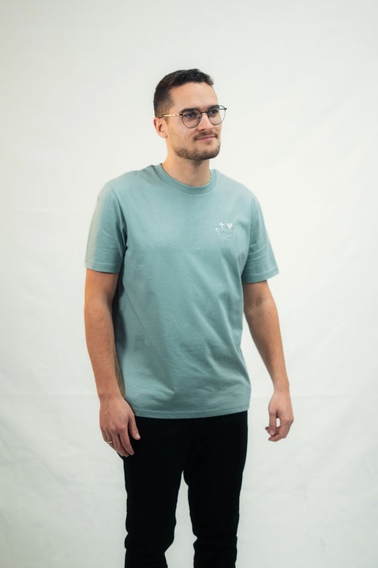 Mission One More christliches T-Shirt ‚Smile‘ minimalistisches Stickmotiv, nachhaltige Produktion