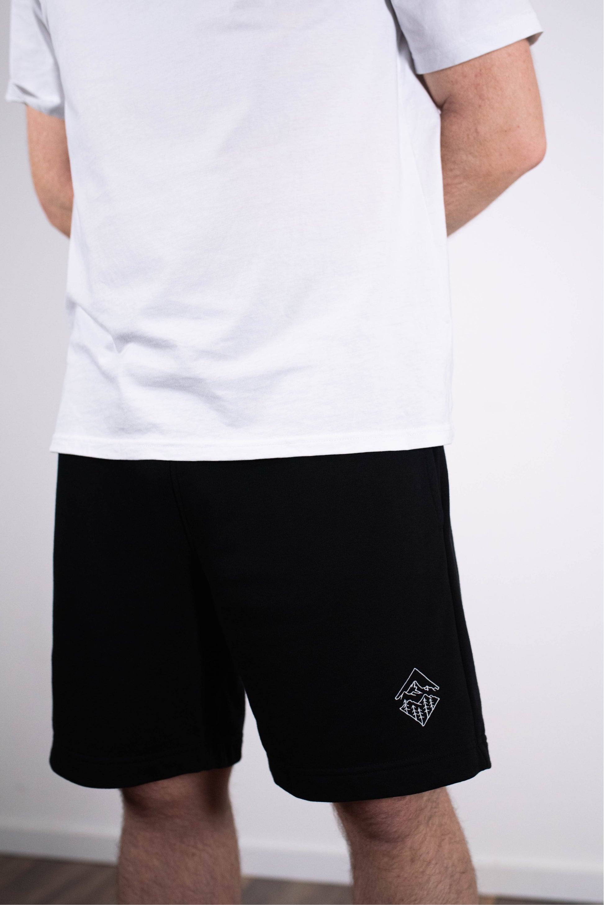 Model Teilaufnahme, Produkt Shorts, Motiv Glaube versetzt Berge, Farbe Black
