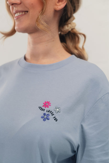 Model Nahaufnahme, Produkt T-Shirt, Motiv Jesus Loves You, Farbe Lavender