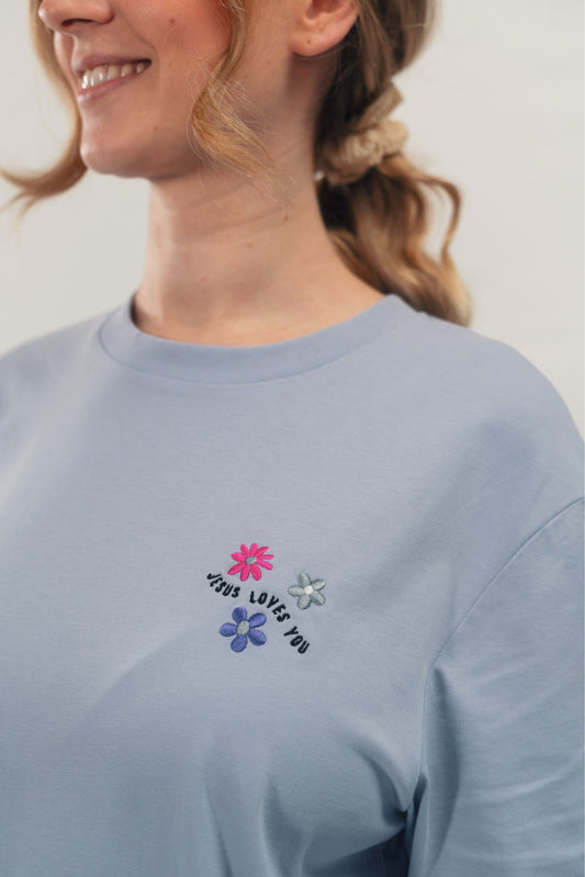 Model Nahaufnahme, Produkt T-Shirt, Motiv Jesus Loves You, Farbe Lavender