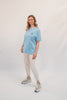Model Ganzkörperaufnahme Frau, Produkt T-Shirt, Motiv Church, Farbe Blue Soul
