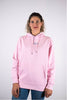 Model Oberkörperaufnahme, Produkt Hoodie, Motiv Love One Another, Farbe Cotton Pink