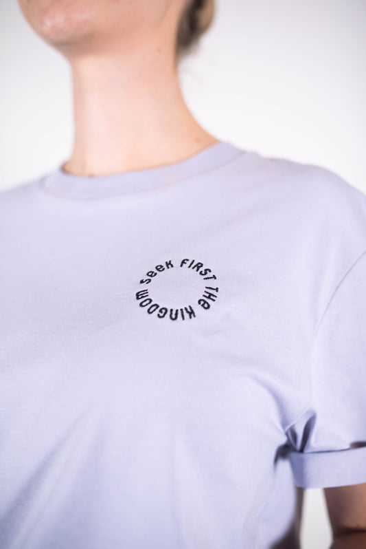 Model Nahaufnahme, Produkt T-Shirt, Motiv Seek first the Kingdom, Farbe Lavender