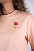 Model Nahaufnahme, Produkt T-Shirts, Motiv He Rose, Farbe Fraiche Peche