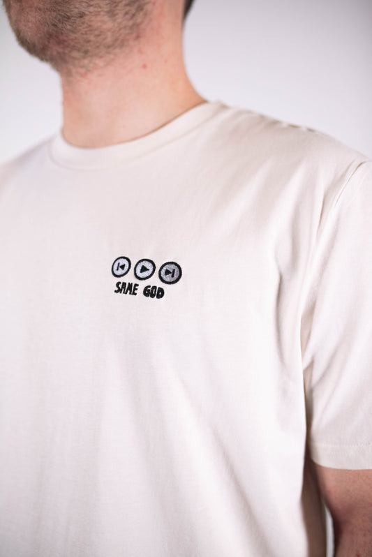 Model Nahaufnahme, Produkt T-Shirts, Motiv Same God, Farbe Vintage White