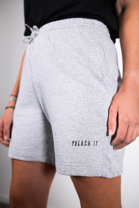Model Nahaufnahme, Produkt Shorts, Motiv Preach It, Farbe Heather Grey