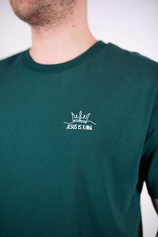 Model Nahaufnahme, Produkt T-Shirts, Motiv Jesus is King, Farbe Glazed Green