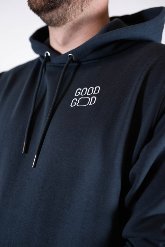 Model Nahaufnahme, Produkt Hoodie, Motiv Good God, Farbe India Ink Grey