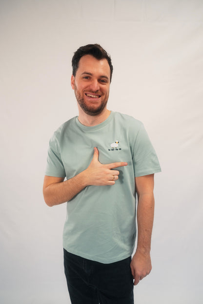 Model Oberkörperaufnahme, Produkt T-Shirt, Motiv He Left The 99, Farbe Aloe
