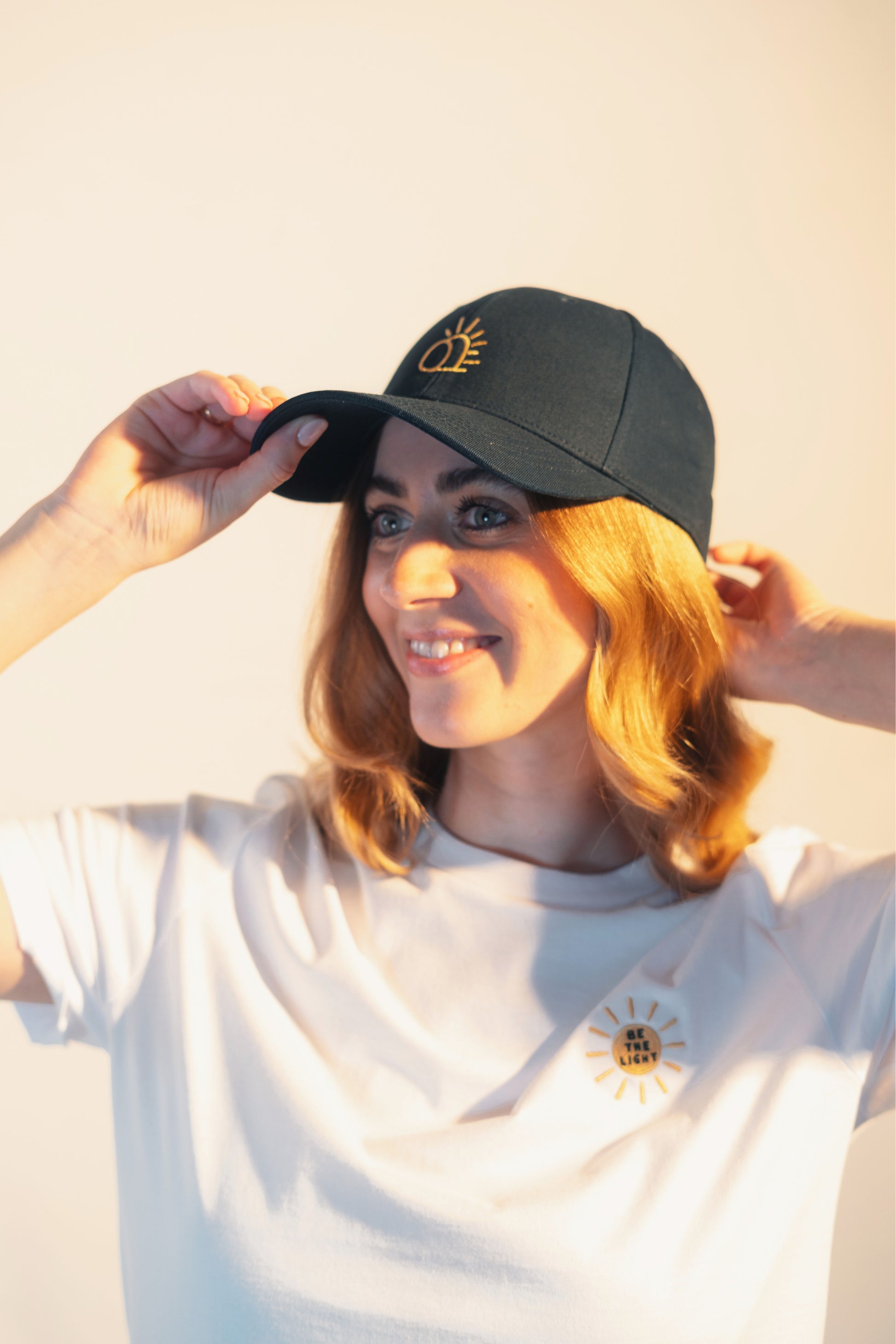 Model Kopfaufnahme 1, Produkt Baseball Cap, Motiv Empty Grave, Farbe Navy