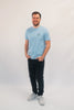 Model Ganzkörperaufnahme Mann, Produkt T-Shirt, Motiv Church, Farbe Blue Soul