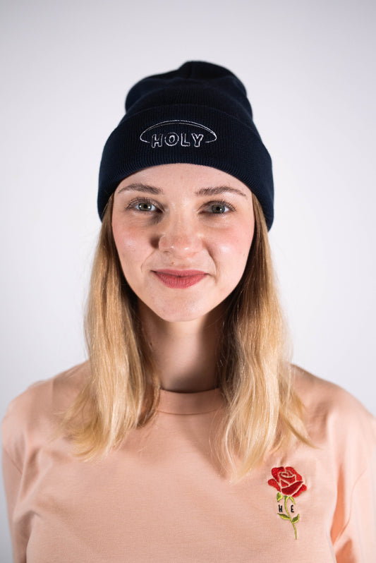 Model Kopfaufnahme 1, Produkt Rip Beanie, Motiv Holy, Farbe French Navy