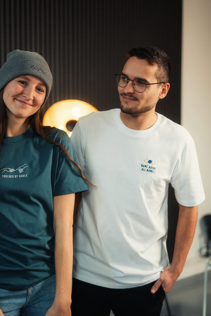 Models tragen Mission One More Bio-T-Shirts - faire & nachhaltige Herstellung