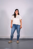 Model Ganzkörperaufnahme, Produkt T-Shirt, Motiv God is in her, Farbe Natural Raw
