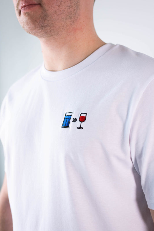 Model Nahaufnahme, Produkt T-Shirt, Motiv Wasser zu Wein, Farbe White