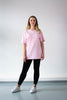 Model Ganzkörperaufnahme, Produkt T-Shirt, Motiv Love One Another, Farbe Cotton Pink