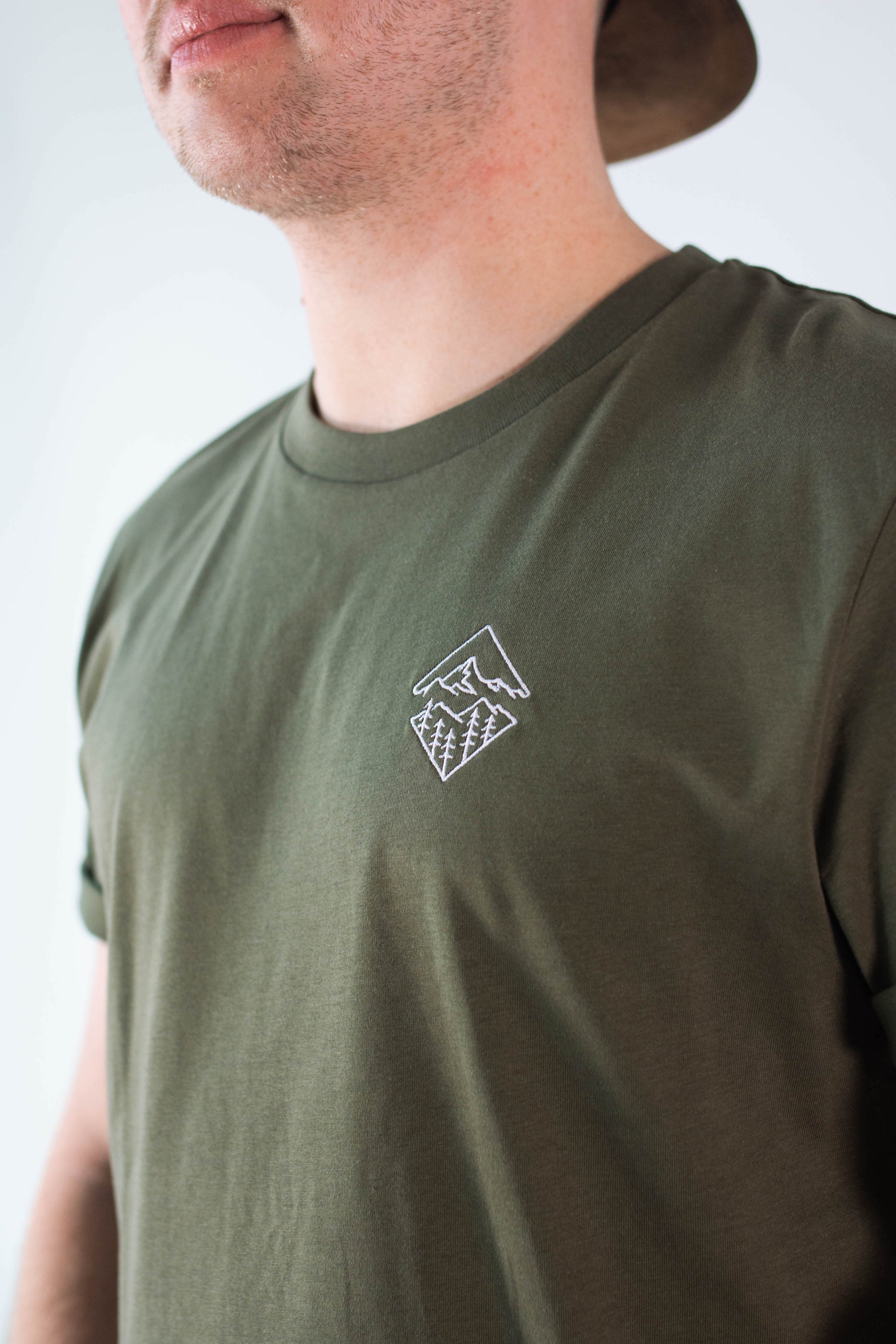 Model Nahaufnahme, Produkt T-Shirt, Motiv Glaube versetzt Berge, Farbe Khaki