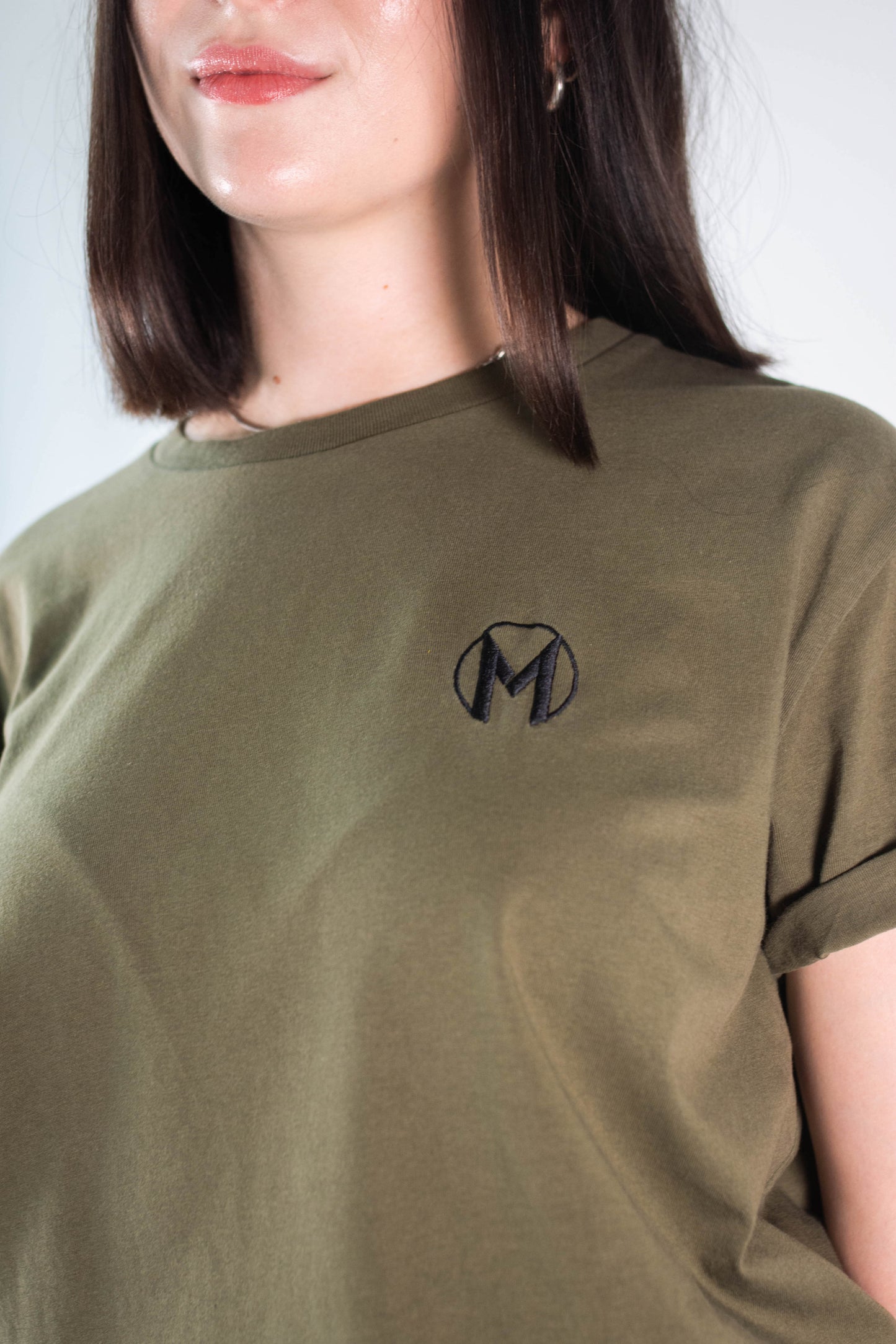 Model Nahaufnahme, Produkt T-Shirt, Motiv Mission One More, Farbe Khaki