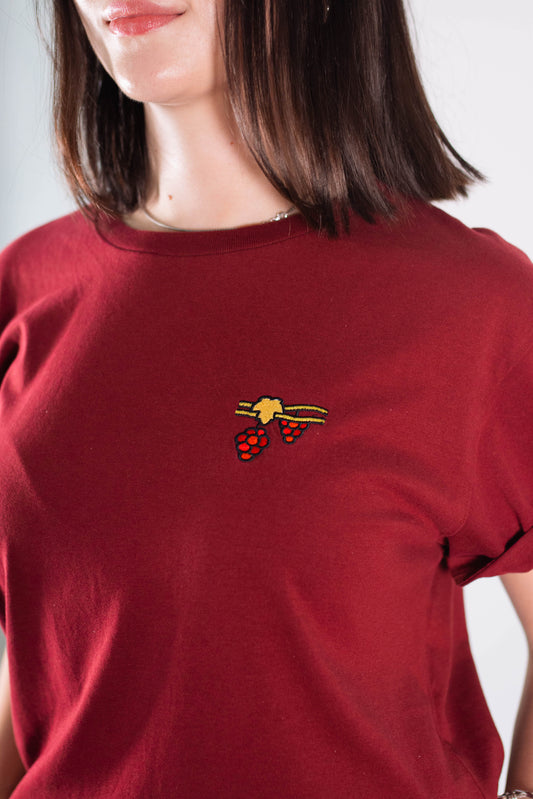 Model Nahaufnahme, Produkt T-Shirt, Motiv Weinstock, Farbe Burgundy
