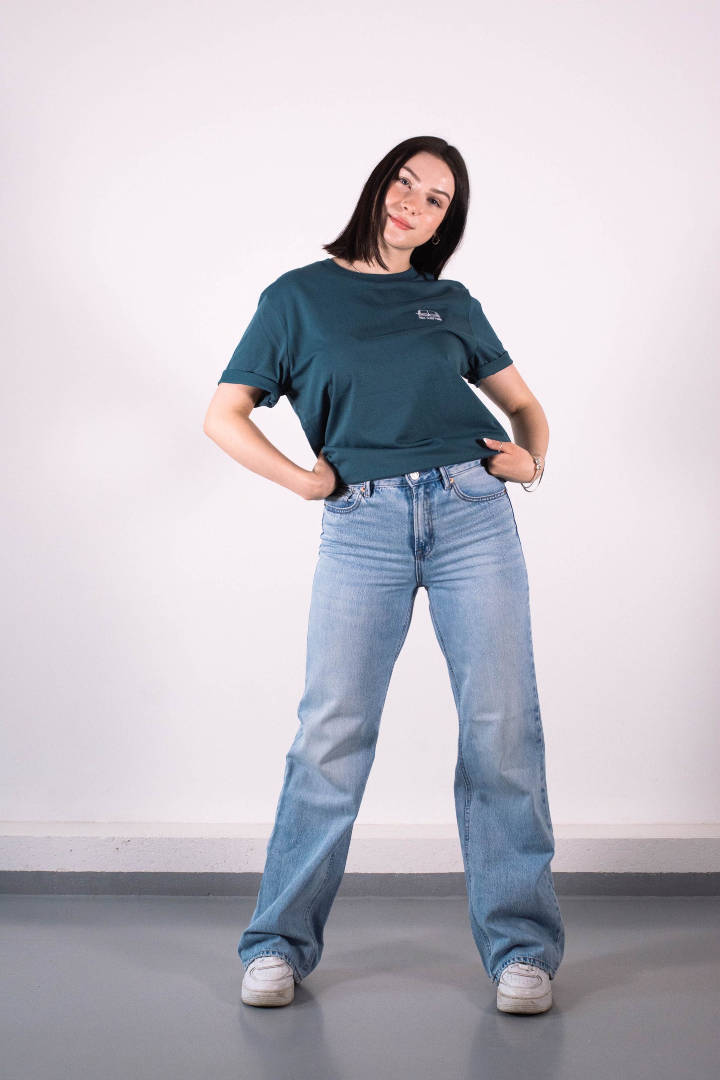Model Ganzkörperaufnahme, Produkt T-Shirt, Motiv Sola Scriptura, Farbe Stargazer