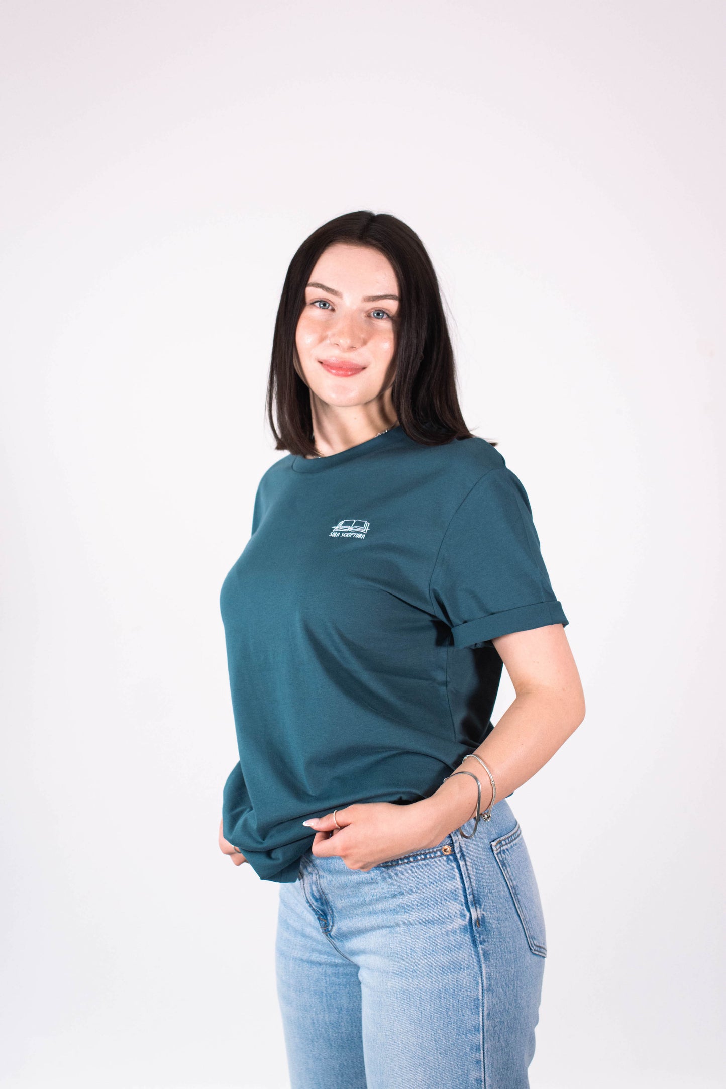 Model Oberkörperaufnahme, Produkt T-Shirt, Motiv Sola Scriptura, Farbe Stargazer