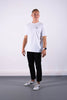 Model Ganzkörperaufnahme, Produkt T-Shirt, Motiv Frieden, Farbe White