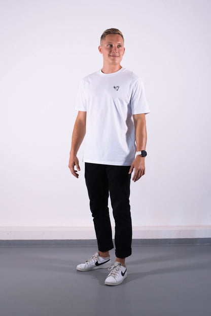 Model Ganzkörperaufnahme, Produkt T-Shirt, Motiv Frieden, Farbe White