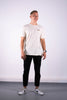 Model Ganzkörperaufnahme, Produkt T-Shirt, Motiv Praise the Lord, Farbe Natural Raw
