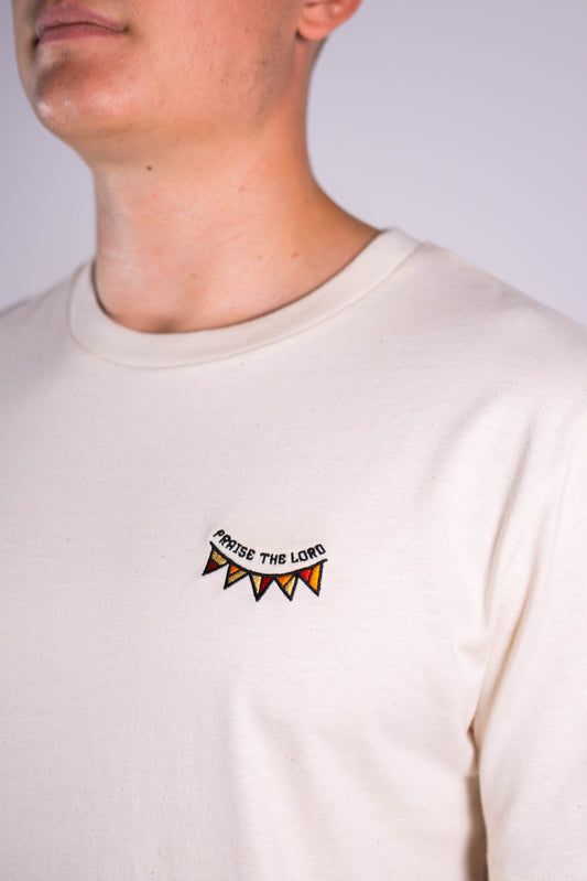Model Nahaufnahme, Produkt T-Shirt, Motiv Praise the Lord, Farbe Natural Raw
