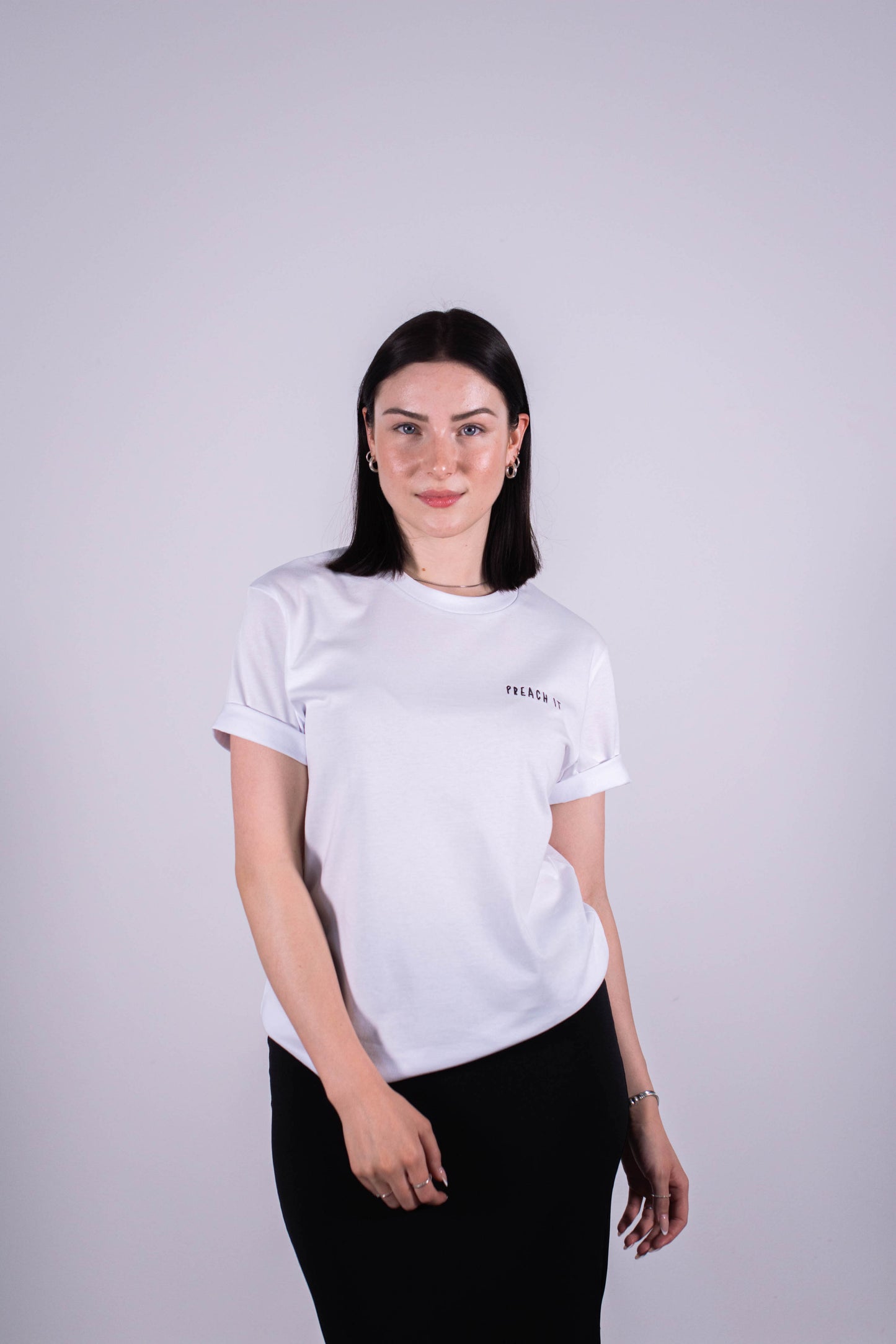 Model Oberkörperaufnahme, Produkt T-Shirt, Motiv Preach It, Farbe White