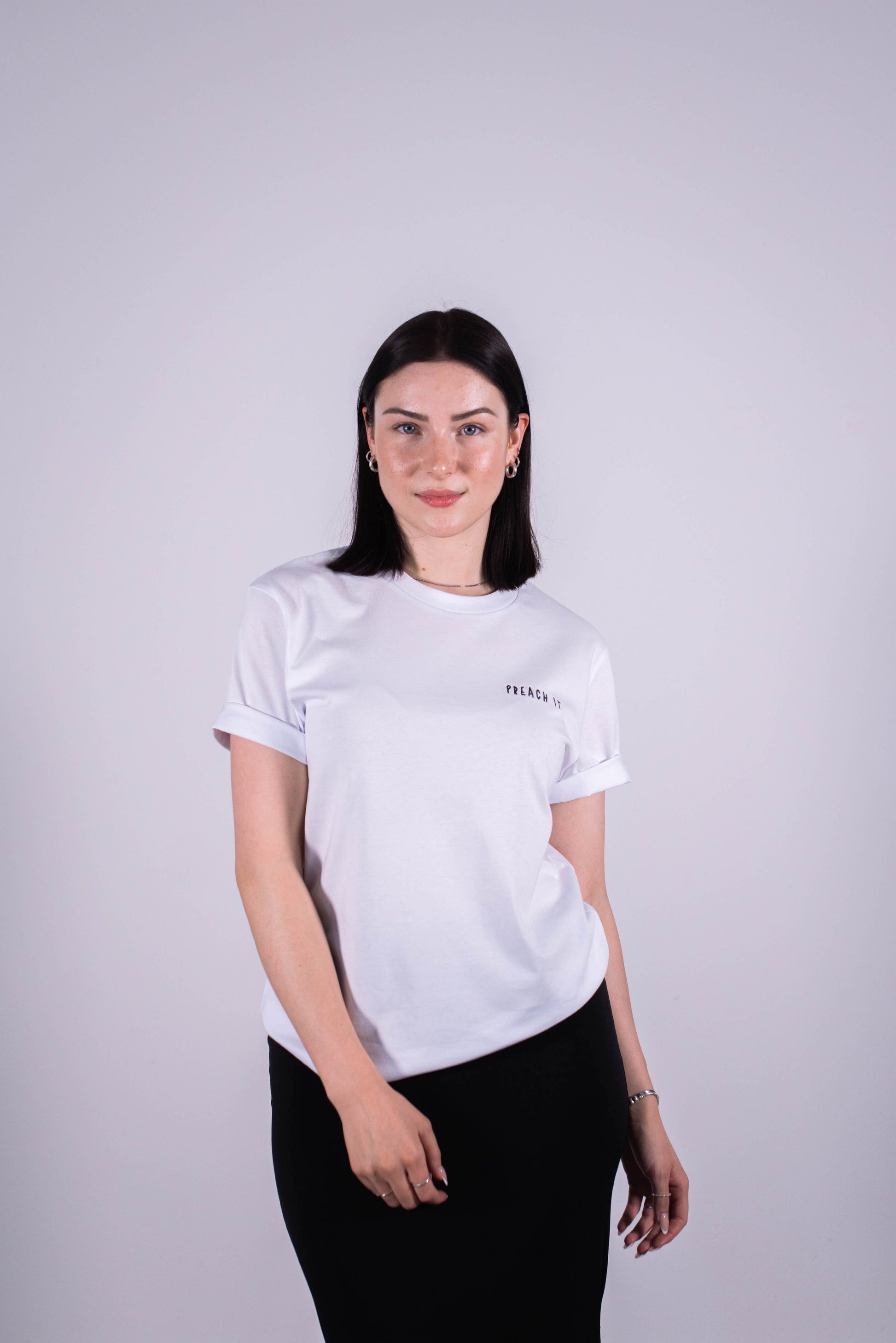 Model Oberkörperaufnahme, Produkt T-Shirt, Motiv Preach It, Farbe White