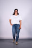 Model Ganzkörperaufnahme, Produkt T-Shirt, Motiv Love One Another, Farbe White