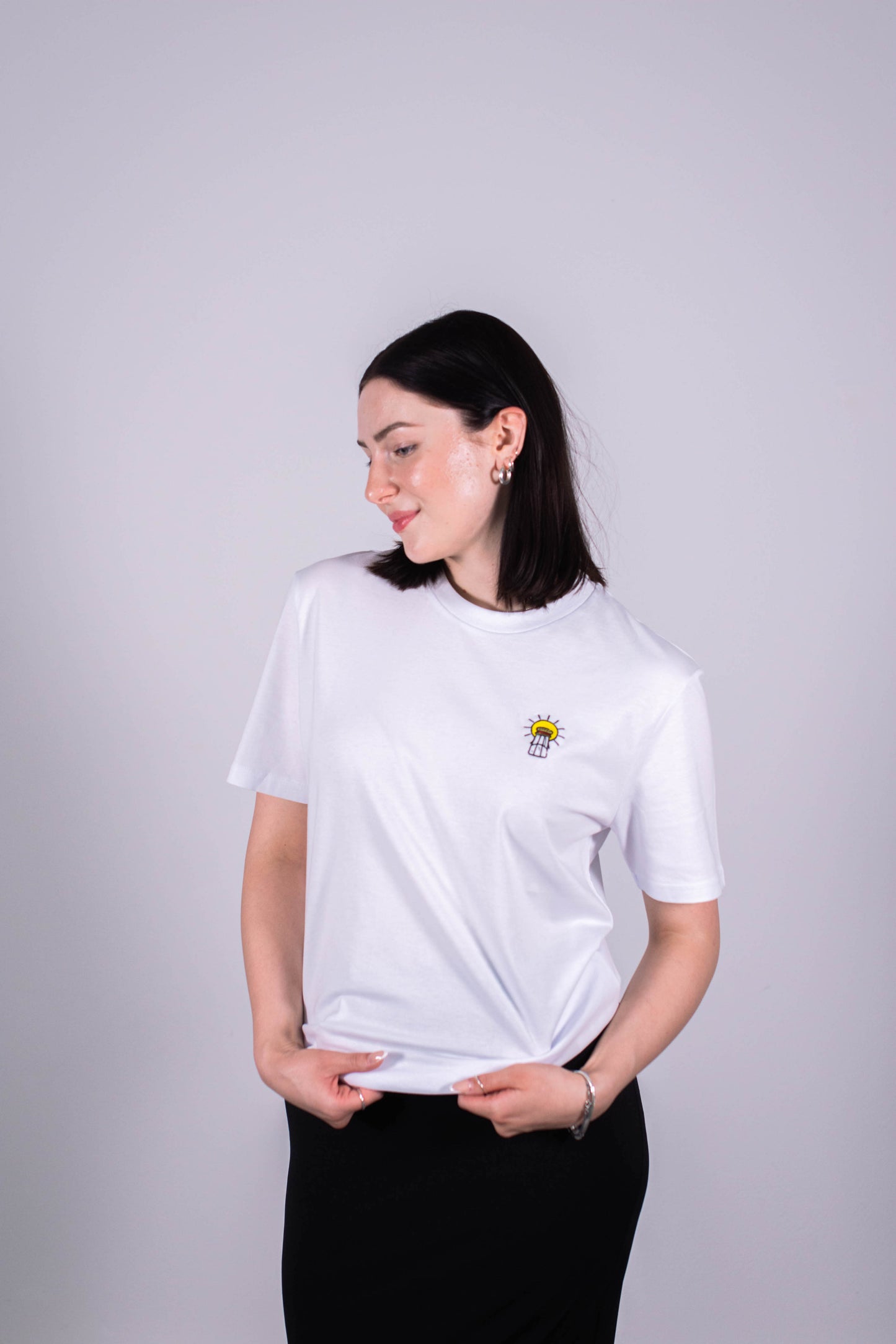 Model Oberkörperaufnahme, Produkt T-Shirt, Motiv Licht und Salz, Farbe White