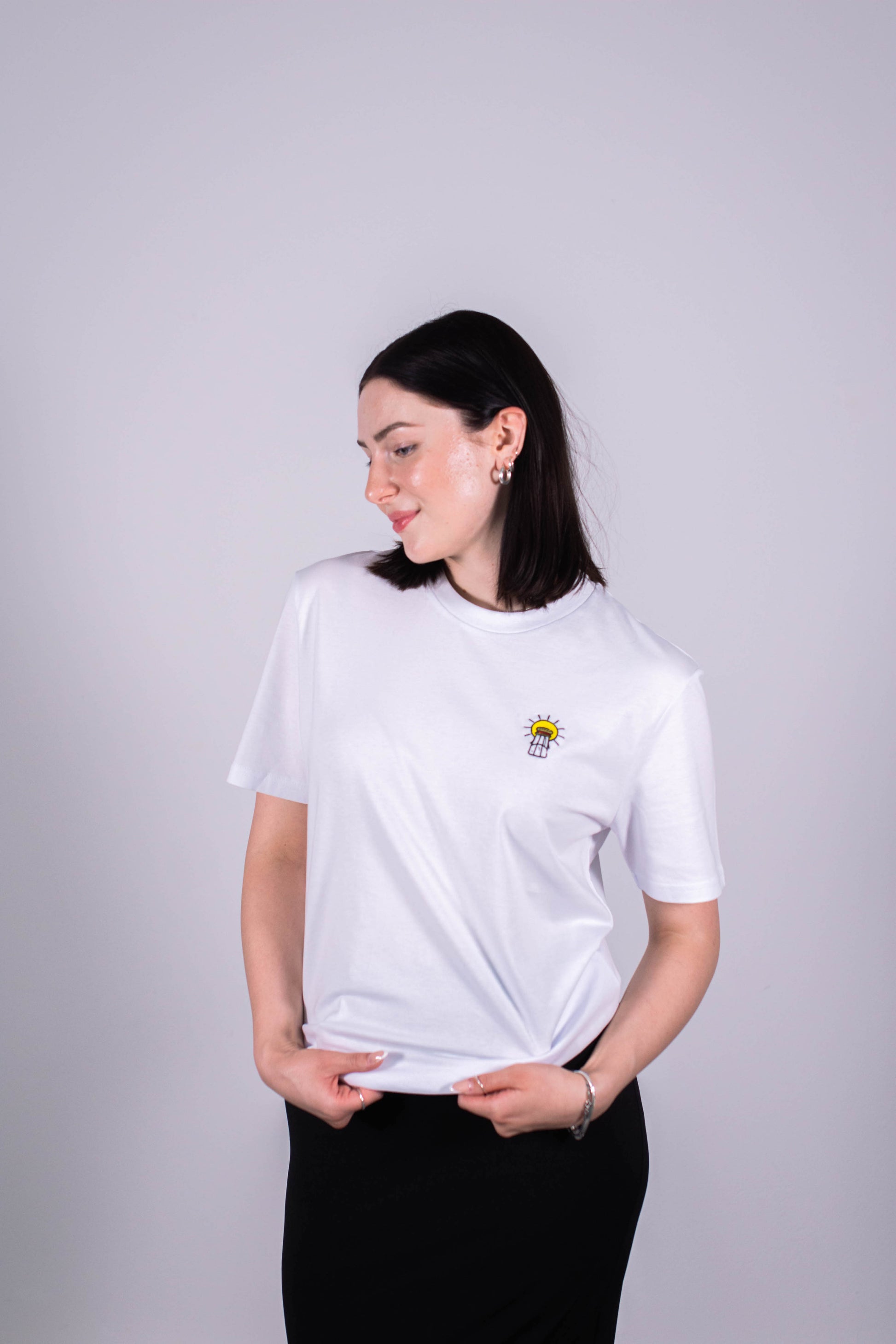 Model Oberkörperaufnahme, Produkt T-Shirt, Motiv Licht und Salz, Farbe White