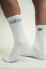 Mission One More Unisex Socken fair & ökologisch produziert dezente Glaubensnote am Model "Love One Another"