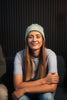 Mission One More Fair Fashion Beanie von Model getragen in moderner Lounge - christliche Streetwear