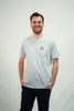 Model zeigt Mission One More Shirt ‚Name above all Names‘ minimalistisch & nachhaltig