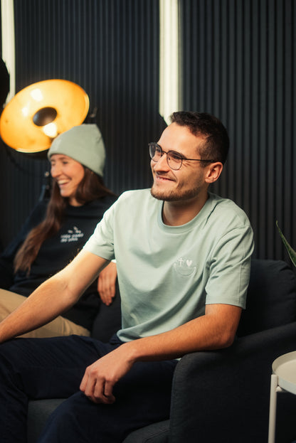 Mission One More T-Shirt ‚Smile‘ hochwertige Bio-Baumwolle, minimalistischer Stick