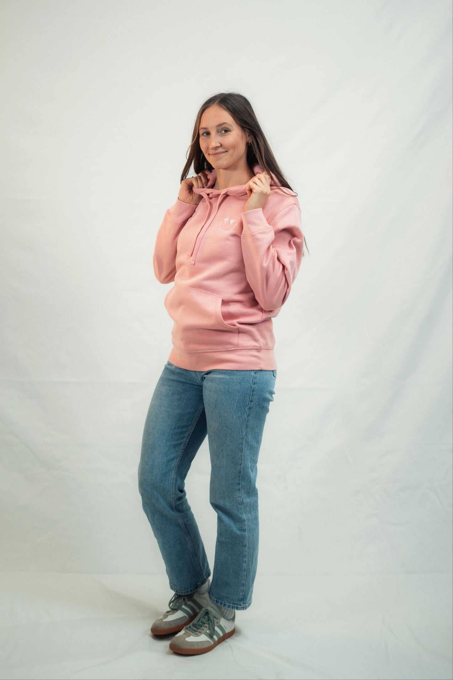 Mission One More Organic Unisex Hoodie minimalistisches Design "Smile" christliche Botschaft