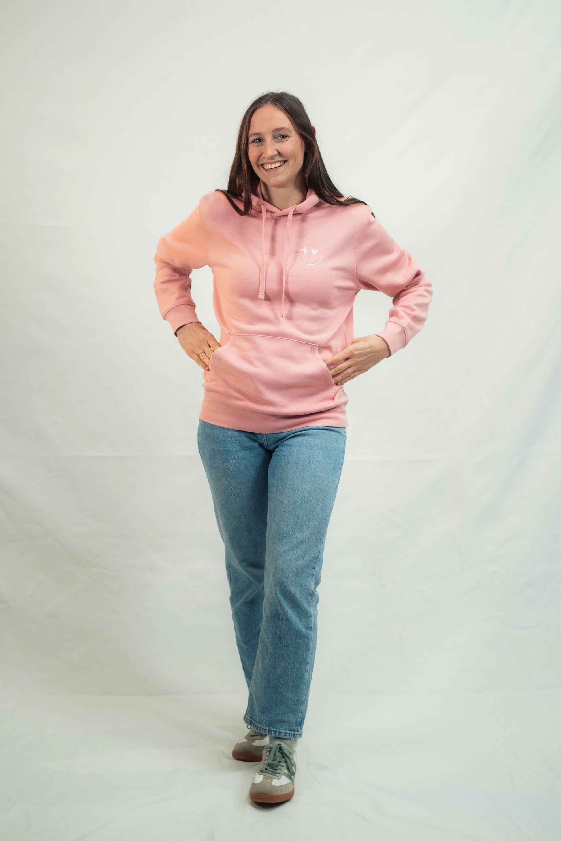 Mission One More Organic Cotton Hoodie in pink mit Motiv ‚Smile‘ - nachhaltige Mode