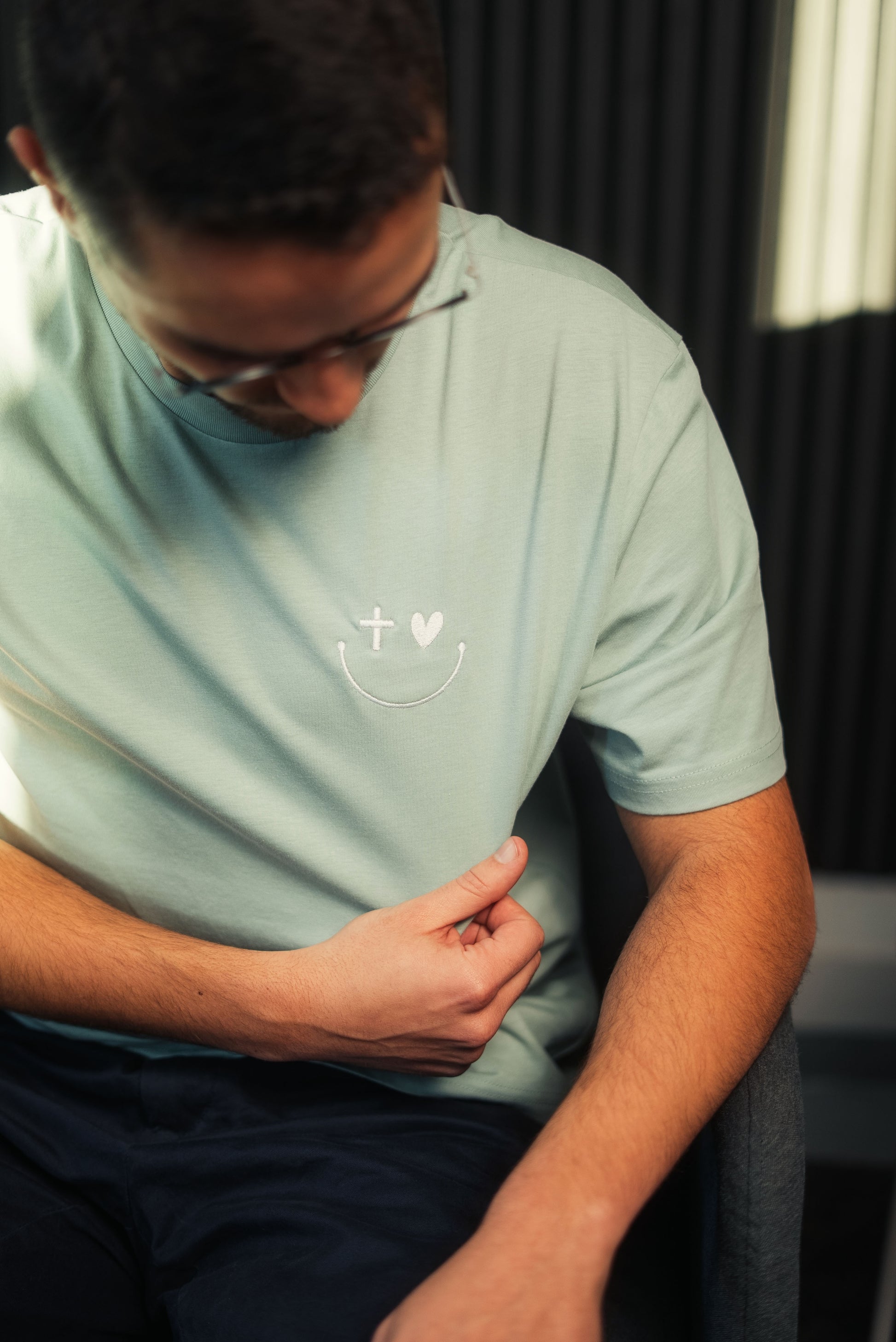 Mission One More Unisex Shirt ‚Smile‘ schlichtes Design, hochwertige Bio-Baumwolle