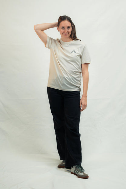 Mission One More Glaubens-T-Shirt "Sola Fide" fair produziert minimalistischer Stil in Natural Raw am Model