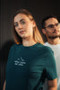Model trägt Mission One More T-Shirt ‚Then sings my Soul‘ aus nachhaltigen organischen Materialien