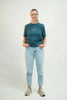 Model trägt Mission One More ‚Touched by Grace‘ T-Shirt - nachhaltige & faire Streetwear